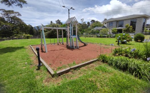 Hermoso y amplio lote de 750 m2 con espectaculares vistas en exclusivo condominio en Poás de Alajuela a precio de OPORTUNIDAD! COD. 146028