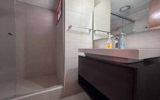 Oportunidad! Pinares de Curridabat: Condominio de 2 Plantas con 3 Habitaciones + Servicio. #144693