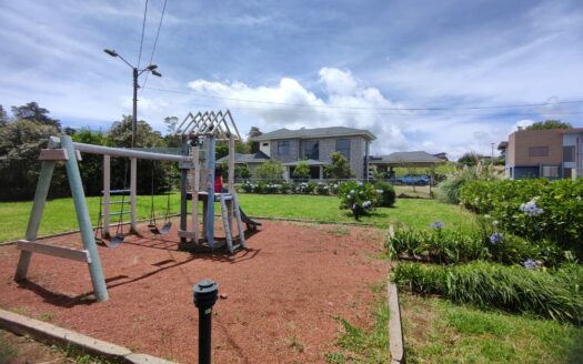 Hermoso y amplio lote de 750 m2 con espectaculares vistas en exclusivo condominio en Poás de Alajuela a precio de OPORTUNIDAD! COD. 146028