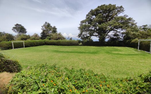Hermoso y amplio lote de 750 m2 con espectaculares vistas en exclusivo condominio en Poás de Alajuela a precio de OPORTUNIDAD! COD. 146028