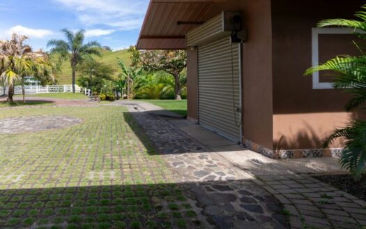 Casa En Venta En Atenas, Hacienda Atenas Con Piscina Infinity Y Amplio Terreno – House For Sale In Atenas, Hacienda Atenas With Infinity Pool And Large Lot.cod.144035