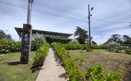 Hermoso y amplio lote de 750 m2 con espectaculares vistas en exclusivo condominio en Poás de Alajuela a precio de OPORTUNIDAD! COD. 146028