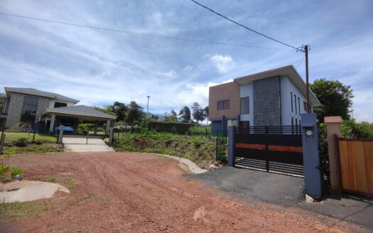 Hermoso y amplio lote de 750 m2 con espectaculares vistas en exclusivo condominio en Poás de Alajuela a precio de OPORTUNIDAD! COD. 146028