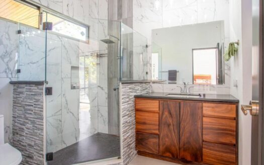 Casa En Venta En Atenas, Hacienda Atenas Con Piscina Y Lote De 7.012 m² – House For Sale In Atenas, Hacienda Atenas With Pool And 7,012 m² cod.144200