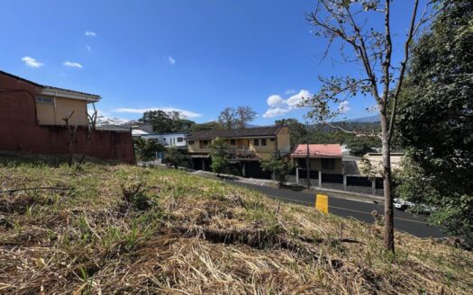 Pinares de Curridabat: Amplio Lote con Hermosa Vista de 1258 Metros. #145237