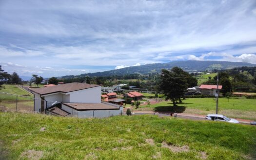 Hermoso y amplio lote de 750 m2 con espectaculares vistas en exclusivo condominio en Poás de Alajuela a precio de OPORTUNIDAD! COD. 146028