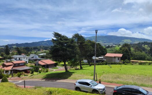 Hermoso y amplio lote de 750 m2 con espectaculares vistas en exclusivo condominio en Poás de Alajuela a precio de OPORTUNIDAD! COD. 146028