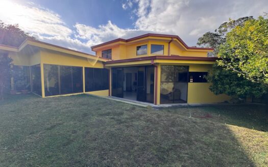 Tres Ríos: Amplia Casa en Residencial Sierras de la Unión con 486 Metros de Lote. #145045