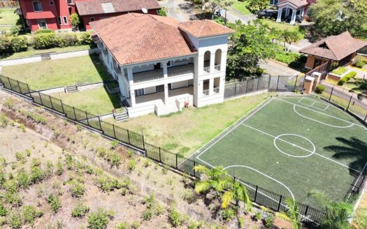 Tres Ríos: Espectacular Casa en Colinas de Montealegre. #145197