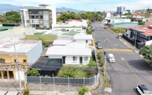 Curridabat: Amplia Casa en Urbanización El Prado con 473 Metros de Lote. #145242