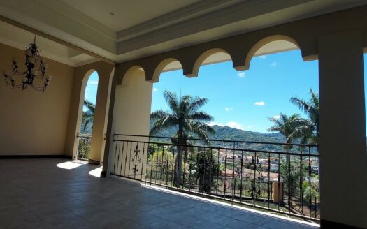 Tres Ríos: Espectacular Casa en Colinas de Montealegre. #145197