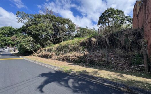 Pinares de Curridabat: Amplio Lote con Hermosa Vista de 1258 Metros. #145237