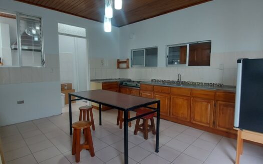 Curridabat: Amplia Casa en Urbanización El Prado con 473 Metros de Lote. #145242