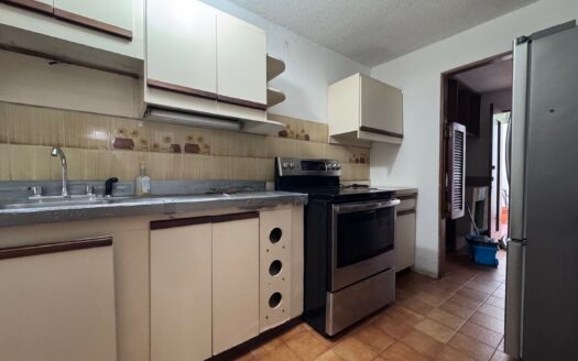 Oportunidad! Pinares de Curridabat: Condominio de 2 Plantas con 3 Habitaciones + Servicio. #144693