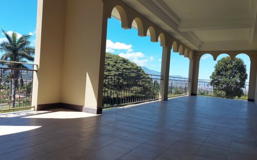 Tres Ríos: Espectacular Casa en Colinas de Montealegre. #145197