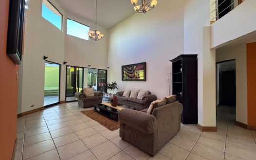 Tres Ríos: Amplia Casa en Residencial Sierras de la Unión con 486 Metros de Lote. #145045