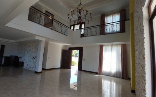 Tres Ríos: Espectacular Casa en Colinas de Montealegre. #145197