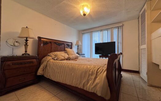 Oportunidad! Pinares de Curridabat: Condominio de 2 Plantas con 3 Habitaciones + Servicio. #144693