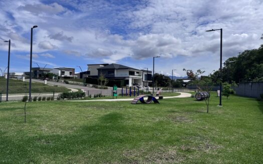 Curridabat: Casa en Condominio Ayarco 385 100% Amueblada con Espectaculares Acabados + 3 Parqueos. #145684