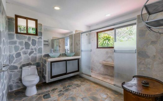 Villa en Venta en Montezuma Puntarenas con Vista al Mar y 8.485m² COD:145634