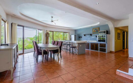 Villa en Venta en Montezuma Puntarenas con Vista al Mar y 8.485m² COD:145634