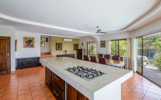 Villa en Venta en Montezuma Puntarenas con Vista al Mar y 8.485m² COD:145634