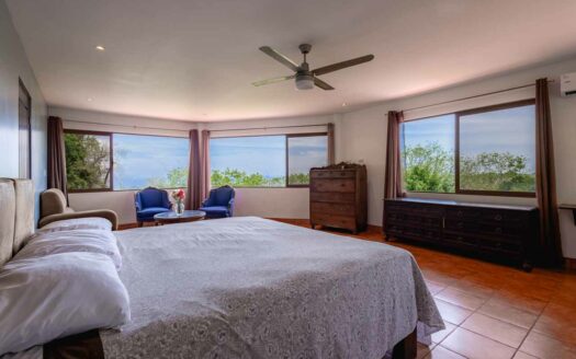 Villa en Venta en Montezuma Puntarenas con Vista al Mar y 8.485m² COD:145634