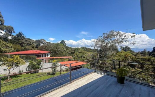 Increíble Propiedad en Las Montañas de Heredia, 1636 M2. Código 145662