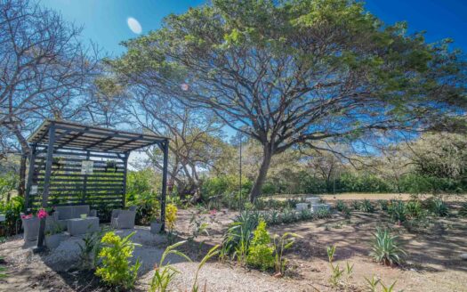 Casa Moderna con Piscina en Santa Cruz – Amplio Terreno y Privacidad a 20 Min de Tamarindo 🌿 COD:145852