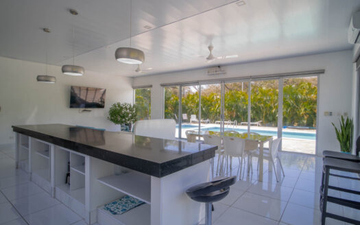 Casa Moderna con Piscina en Santa Cruz – Amplio Terreno y Privacidad a 20 Min de Tamarindo 🌿 COD:145852