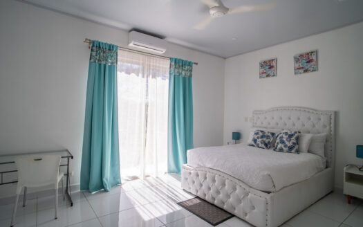 Casa Moderna con Piscina en Santa Cruz – Amplio Terreno y Privacidad a 20 Min de Tamarindo 🌿 COD:145852