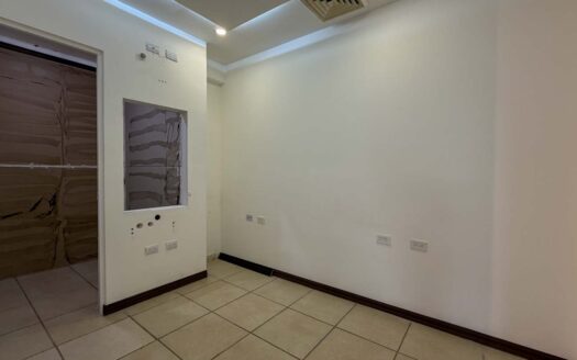 Oficina En Alquiler En Montes De Oca En Condominio Con Seguridad 24/7 cod.F145364