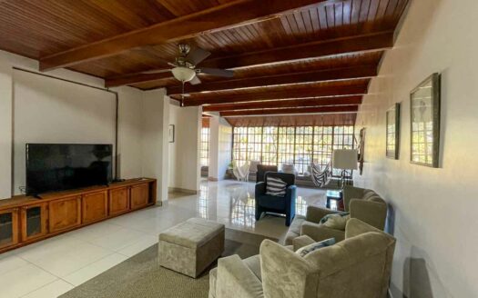 Edificio de apartamentos en venta en Sabana Sur, a pasos de la Contraloría. Código 144297