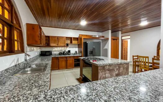 Edificio de apartamentos en venta en Sabana Sur, a pasos de la Contraloría. Código 144297