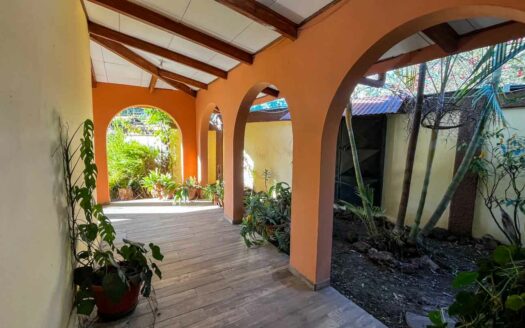 Edificio de apartamentos en venta en Sabana Sur, a pasos de la Contraloría. Código 144297