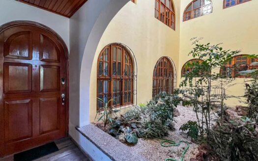 Edificio de apartamentos en venta en Sabana Sur, a pasos de la Contraloría. Código 144297