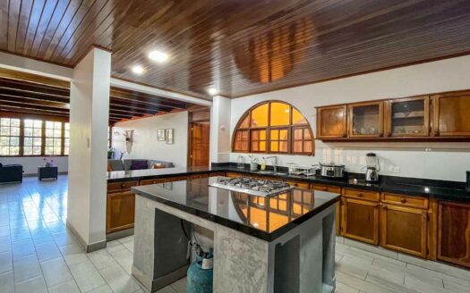 Edificio de apartamentos en venta en Sabana Sur, a pasos de la Contraloría. Código 144297