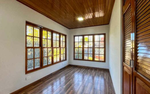 Edificio de apartamentos en venta en Sabana Sur, a pasos de la Contraloría. Código 144297