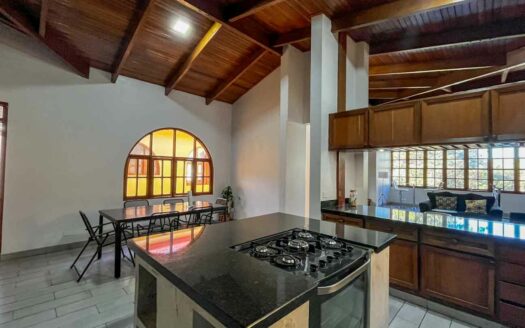 Edificio de apartamentos en venta en Sabana Sur, a pasos de la Contraloría. Código 144297