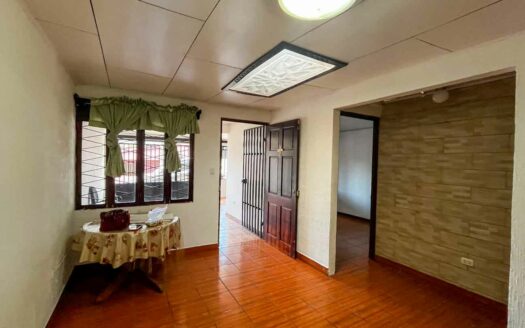 Casa de 2 habitaciones en venta en San Rafael Arriba de Desamparados, barrio tranquilo y cerca de todo COD#143974