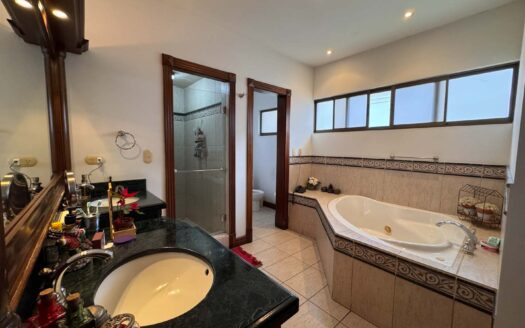 Casa De Lujo En Venta En Lindora Santa Ana Con Piscina Privada. Cod. 145922