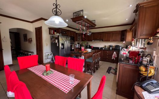 Casa De Lujo En Venta En Lindora Santa Ana Con Piscina Privada. Cod. 145922