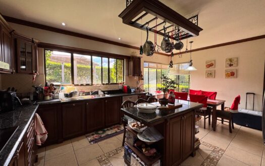 Casa De Lujo En Venta En Lindora Santa Ana Con Piscina Privada. Cod. 145922