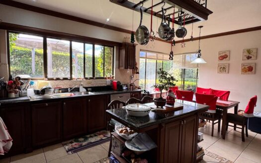 Casa De Lujo En Venta En Lindora Santa Ana Con Piscina Privada. Cod. 145922