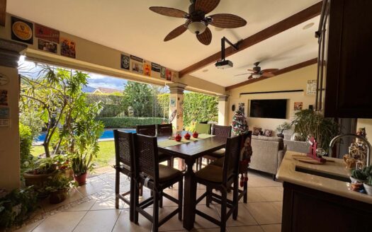 Casa De Lujo En Venta En Lindora Santa Ana Con Piscina Privada. Cod. 145922