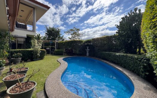 Casa De Lujo En Venta En Lindora Santa Ana Con Piscina Privada. Cod. 145922