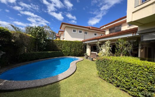 Casa De Lujo En Venta En Lindora Santa Ana Con Piscina Privada. Cod. 145922