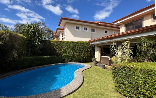 Casa De Lujo En Venta En Lindora Santa Ana Con Piscina Privada. Cod. 145922
