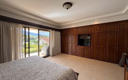 Casa De Lujo En Venta En Lindora Santa Ana Con Piscina Privada. Cod. 145922