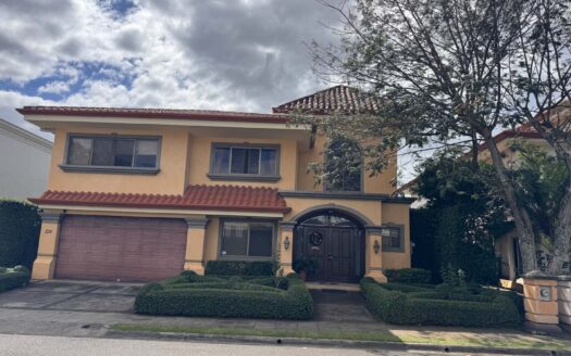 Casa De Lujo En Venta En Lindora Santa Ana Con Piscina Privada. Cod. 145922